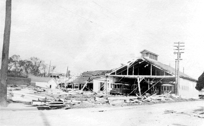 TodayInNewOrleansHistory/1915HurricanePolandStClaudeStreetcarBarn.gif