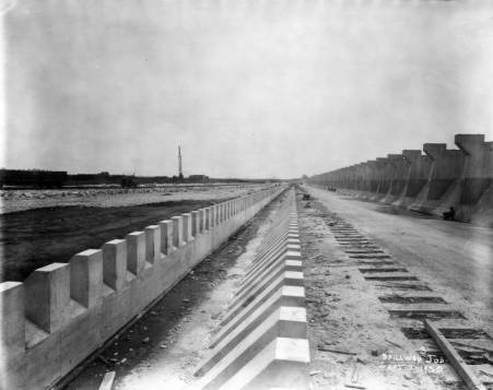 TodayInNewOrleansHistory/1930November30Bonnet_Carre_SpillwayLSU.jpg