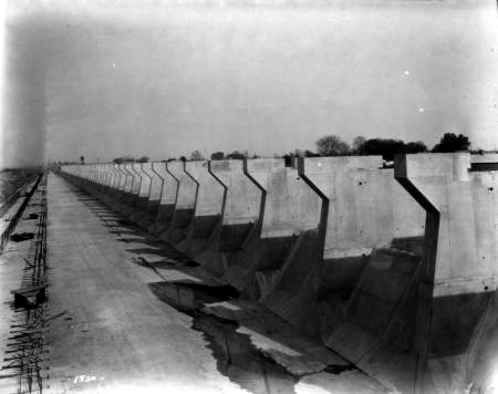 TodayInNewOrleansHistory/1930November30Bonnet_Carre_SpillwayLSU2.jpg