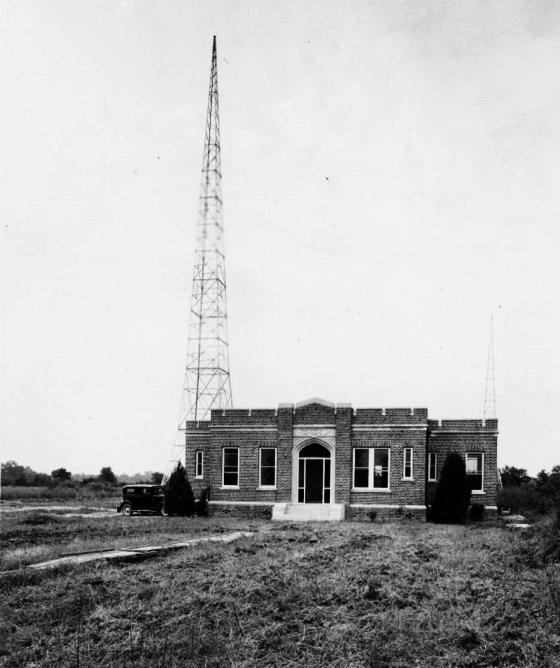 TodayInNewOrleansHistory/1930sWWLTransmitterBuildingInKenner.jpg