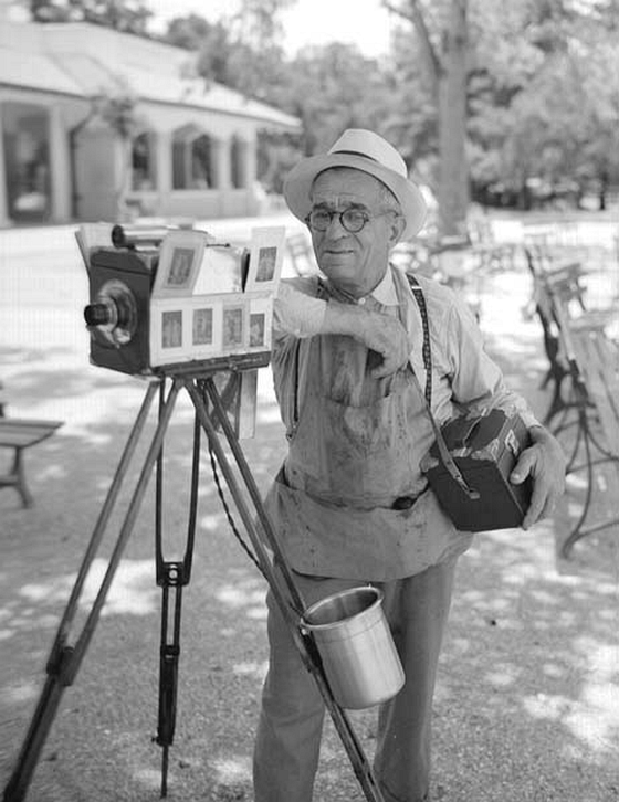 TodayInNewOrleansHistory/1941July2CityParkPhotographerNOPLWPAalone.gif