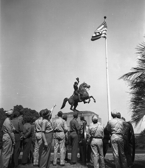 TodayInNewOrleansHistory/1941May26SoldiersOnTourJacksonSquare.gif