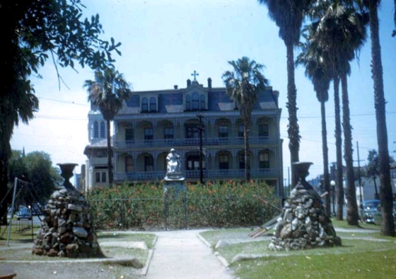 TodayInNewOrleansHistory/1950April16MargaretHaughery1404ClioAndStatue.jpg