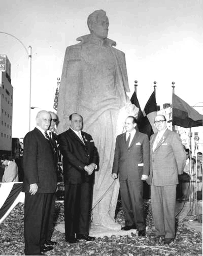 TodayInNewOrleansHistory/1957November25BolivarStatue1.gif