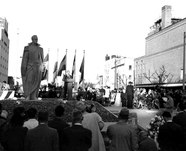 TodayInNewOrleansHistory/1957November25BolivarStatue2.gif