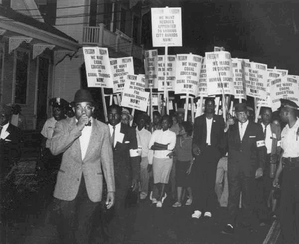 TodayInNewOrleansHistory/1963September30ProtestCityHallDiscriminationReviusOrtegue.gif