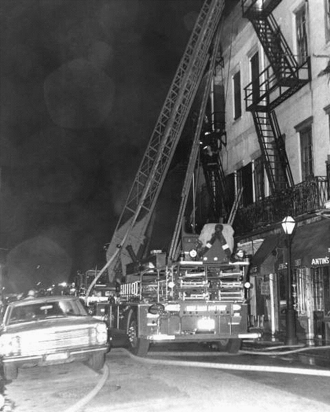 TodayInNewOrleansHistory/1974August6FireAuntSallys.gif