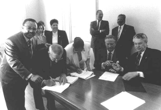 TodayInNewOrleansHistory/1993April27HemeterSignsLeaseForCasino.jpg