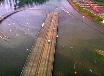 TodayInNewOrleansHistory/1995May8FloodHighway.jpg