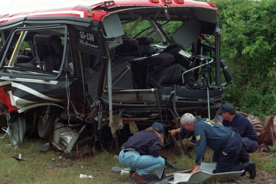 TodayInNewOrleansHistory/1999May9MothersDayBusCrashPhotoTPAndrewBoyd.jpg