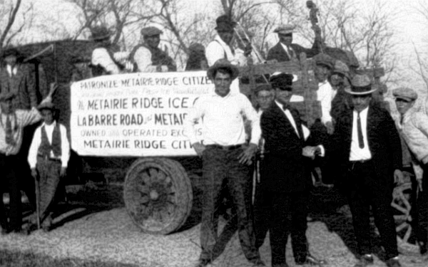 TodayInNewOrleansHistory/PailetIceCirca1926PailetInCapBowtieFroggie.gif