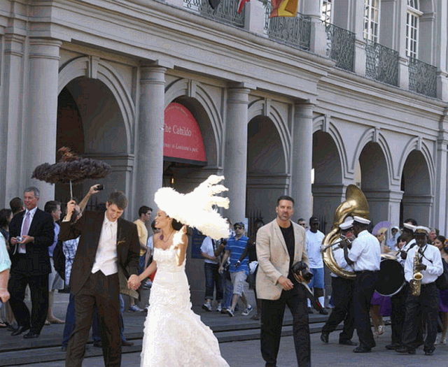 TodayInNewOrleansHistory/TheCabildoWedding.gif